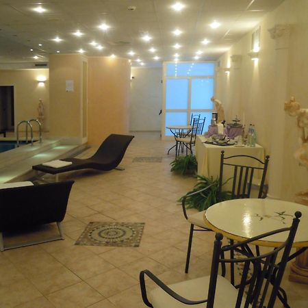 Hotel Villa Medici Рока Сан Джовани Екстериор снимка