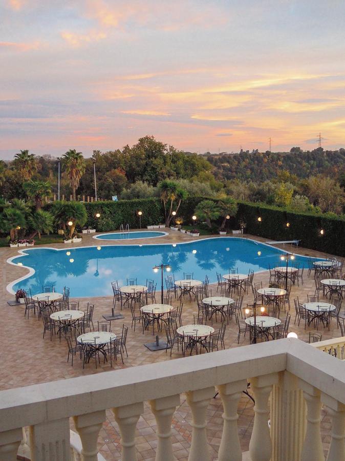 Hotel Villa Medici Рока Сан Джовани Екстериор снимка