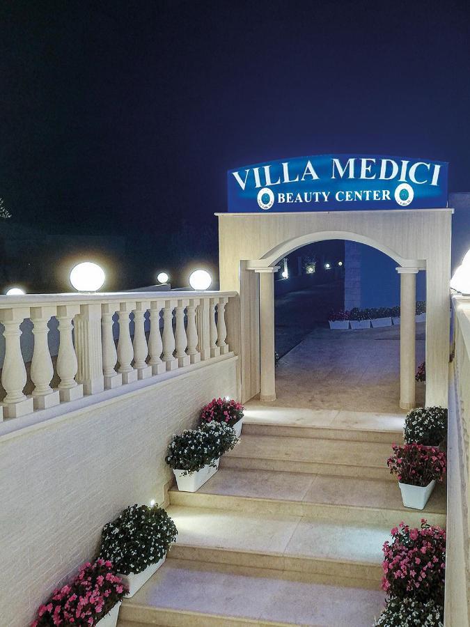 Hotel Villa Medici Рока Сан Джовани Екстериор снимка