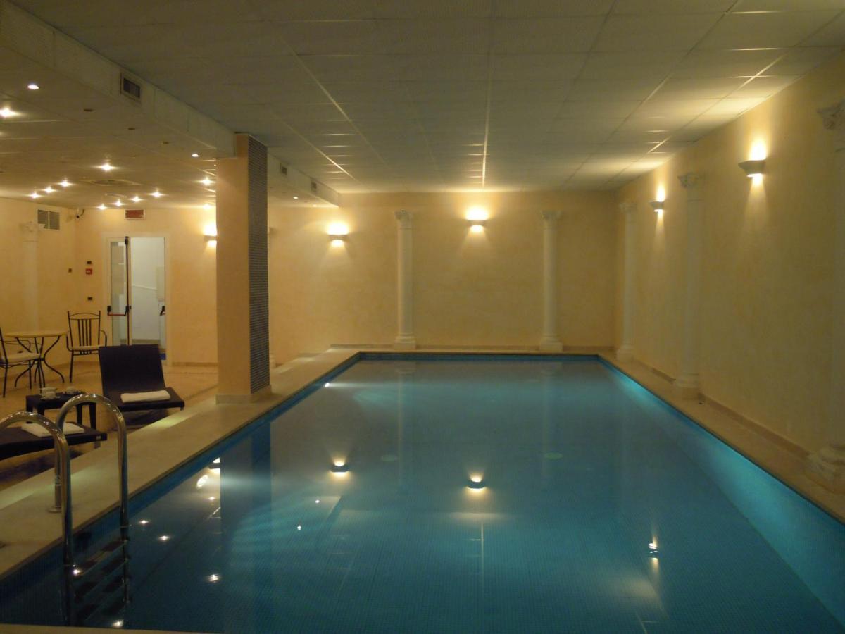Hotel Villa Medici Рока Сан Джовани Екстериор снимка