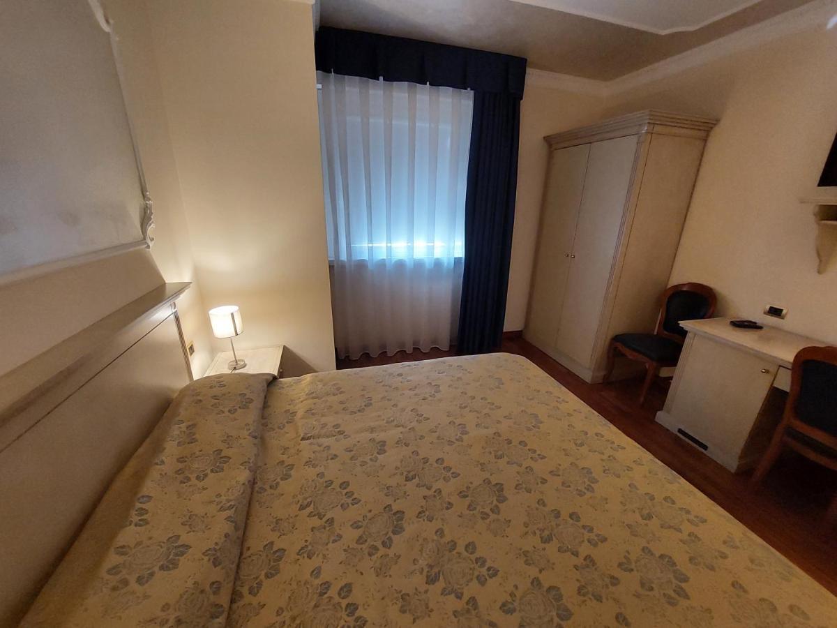 Hotel Villa Medici Рока Сан Джовани Екстериор снимка