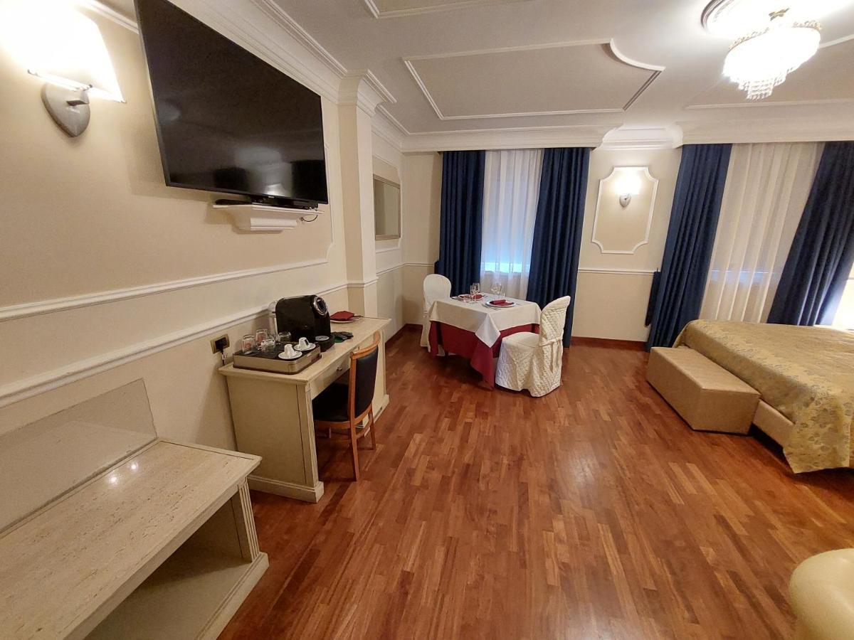 Hotel Villa Medici Рока Сан Джовани Екстериор снимка