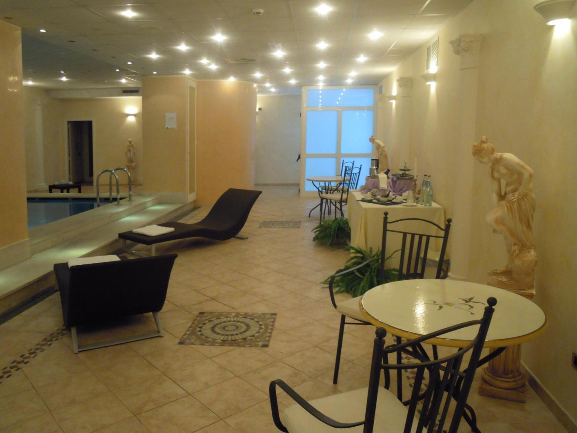 Hotel Villa Medici Рока Сан Джовани Екстериор снимка