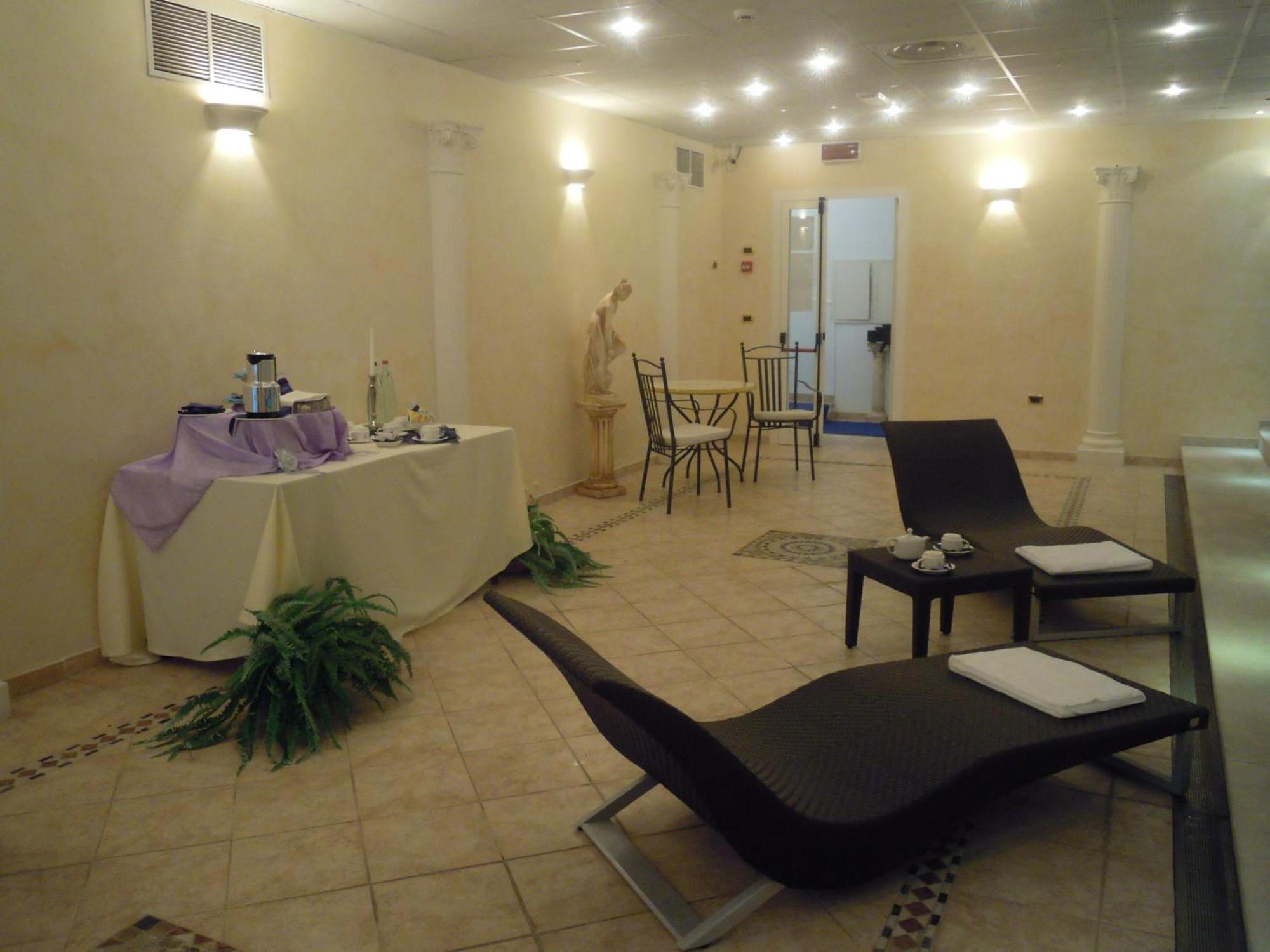 Hotel Villa Medici Рока Сан Джовани Екстериор снимка