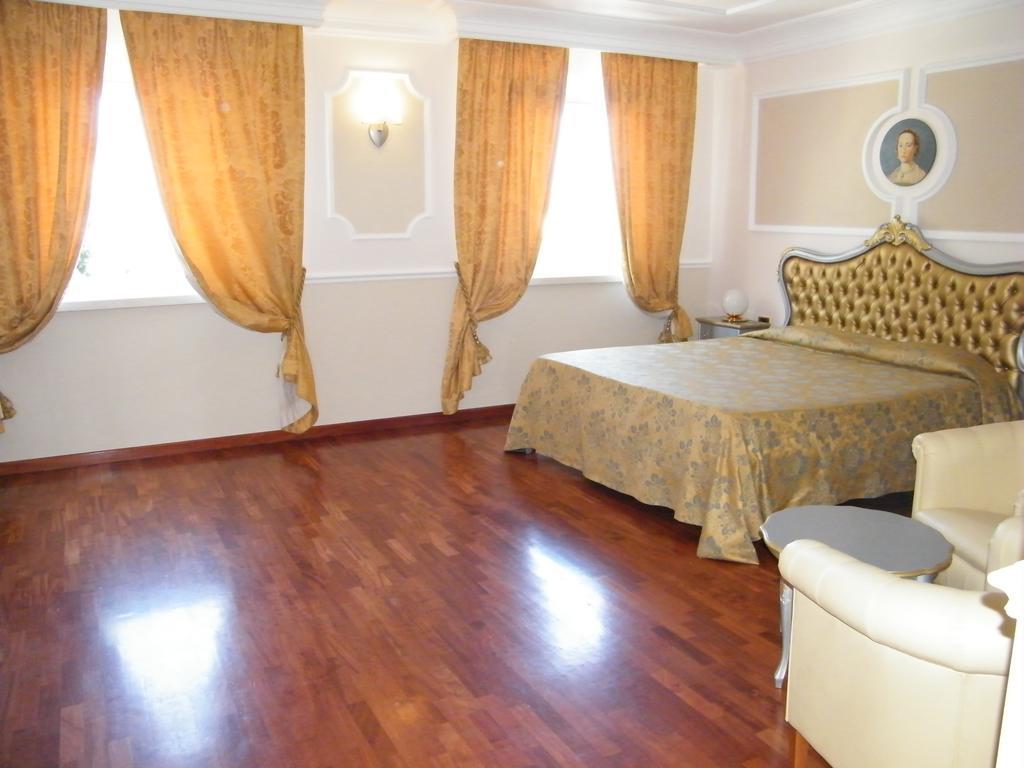 Hotel Villa Medici Рока Сан Джовани Екстериор снимка