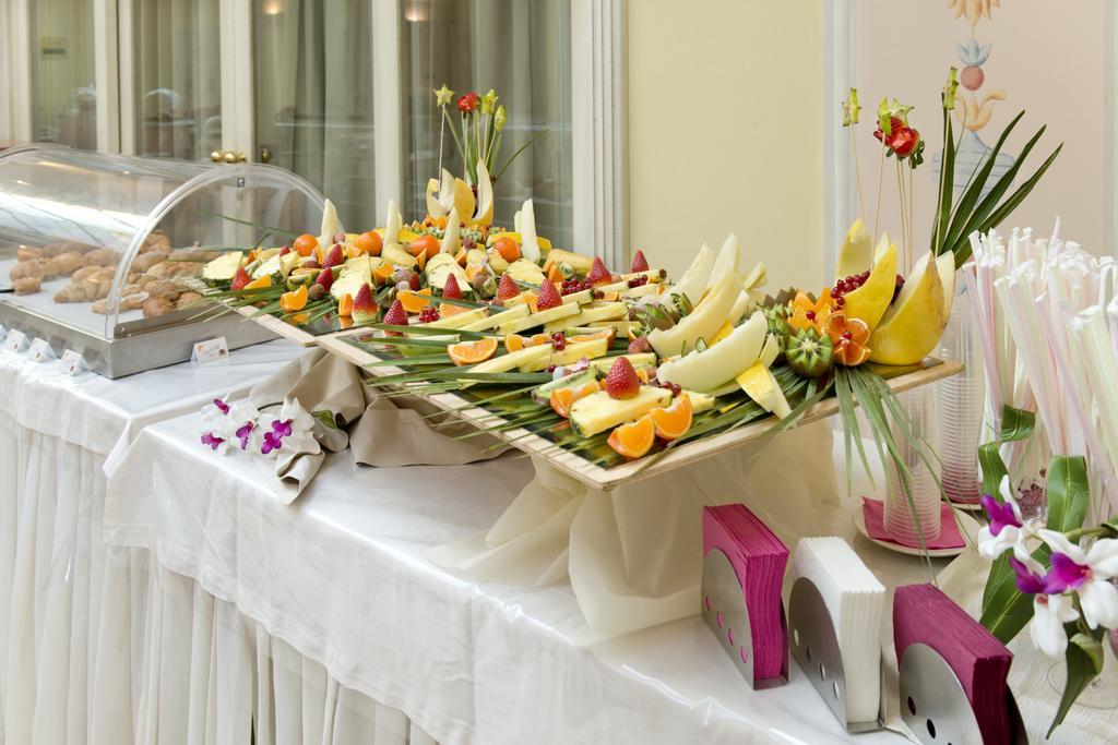 Hotel Villa Medici Рока Сан Джовани Екстериор снимка