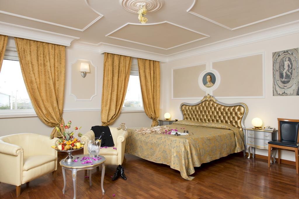 Hotel Villa Medici Рока Сан Джовани Екстериор снимка