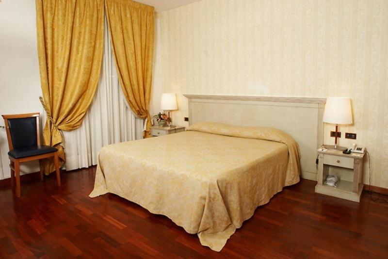 Hotel Villa Medici Рока Сан Джовани Екстериор снимка