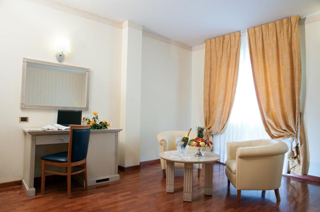 Hotel Villa Medici Рока Сан Джовани Екстериор снимка