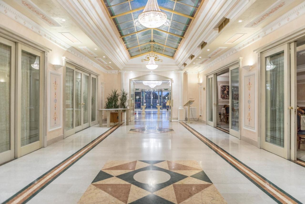 Hotel Villa Medici Рока Сан Джовани Екстериор снимка
