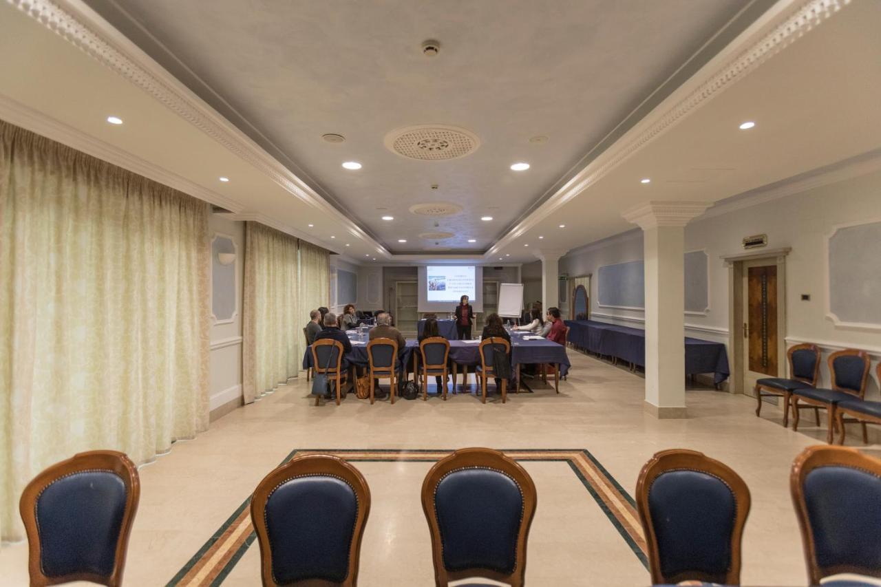 Hotel Villa Medici Рока Сан Джовани Екстериор снимка