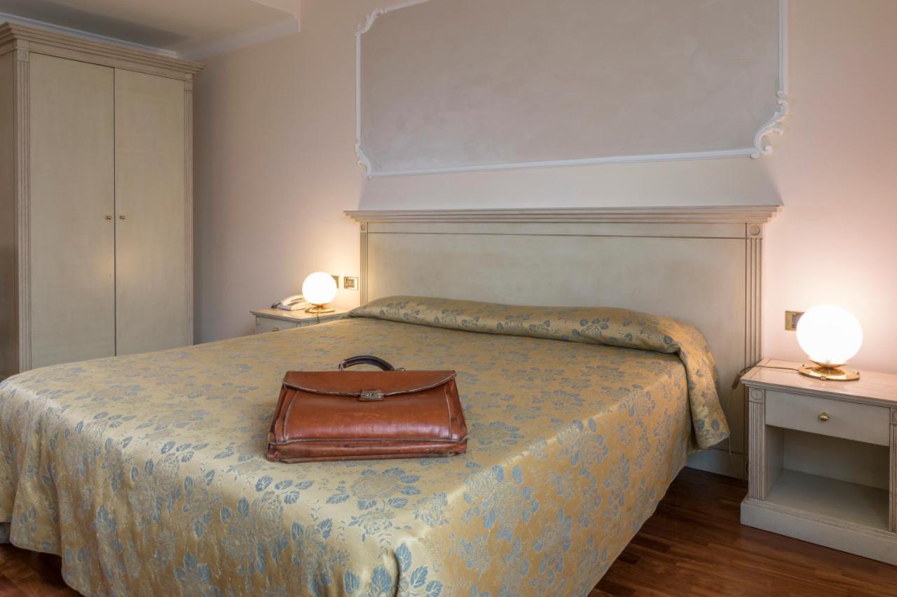Hotel Villa Medici Рока Сан Джовани Екстериор снимка