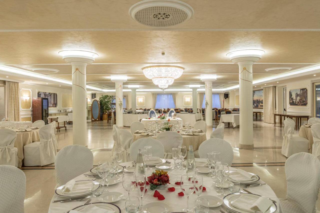 Hotel Villa Medici Рока Сан Джовани Екстериор снимка